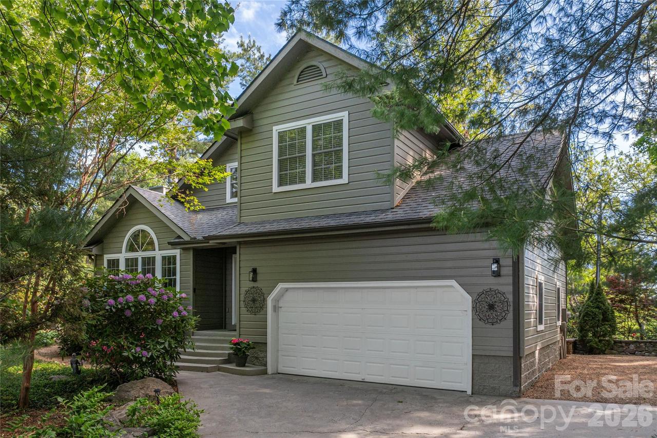 196 Rockhold Dr., Asheville, NC 28804