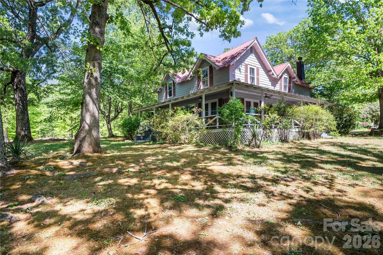 283 Constant Ln., Columbus, NC 28722