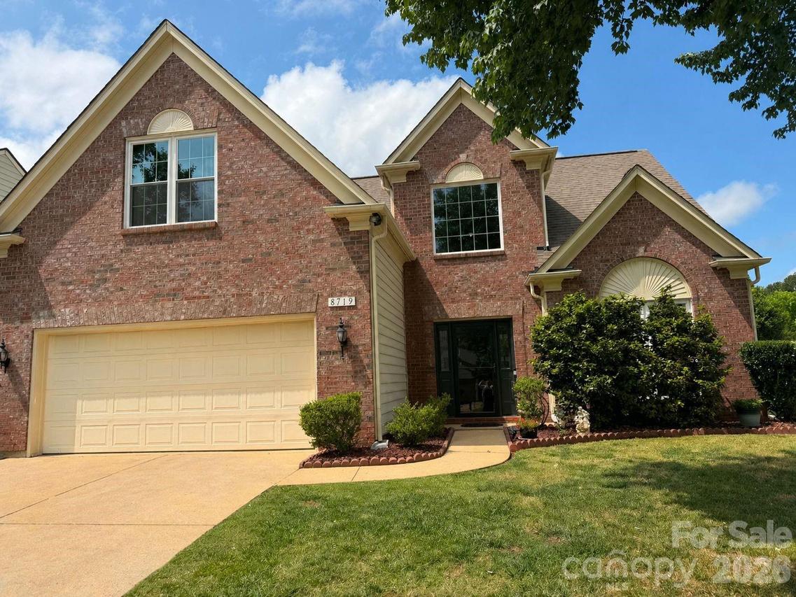 8719 Fieldcroft Dr., Charlotte, NC 28277