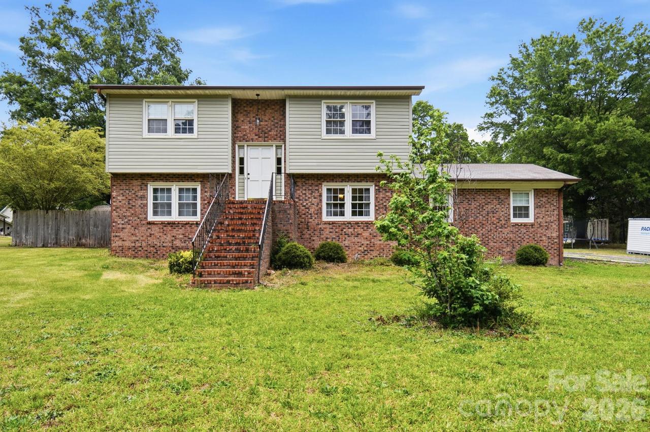 908 Forest Dr., Marshville, NC 28103