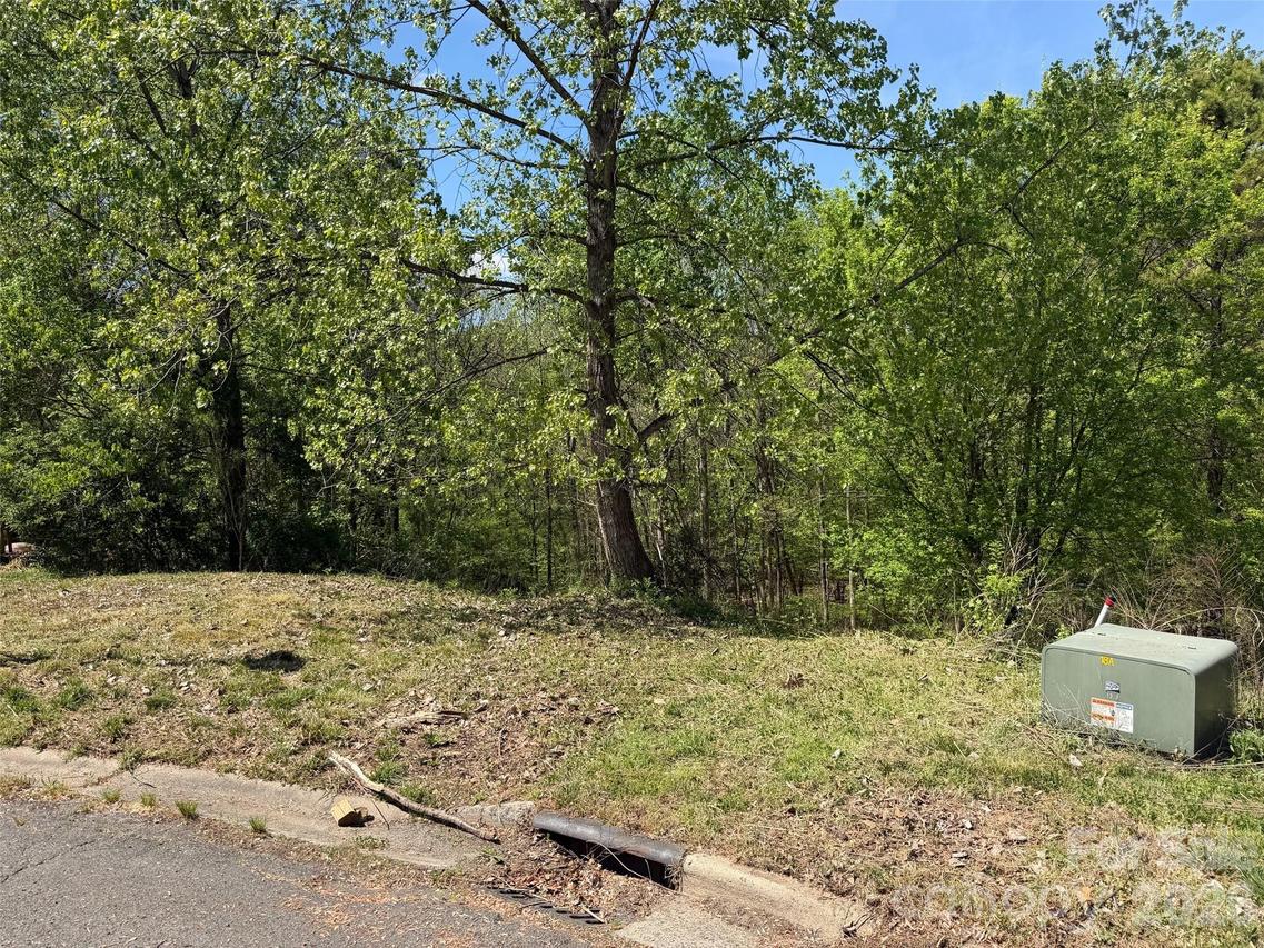 2000 Trowbridge Ct., Charlotte, NC 28270