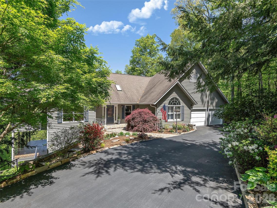 126 Stonebridge Dr., Hendersonville, NC 28739