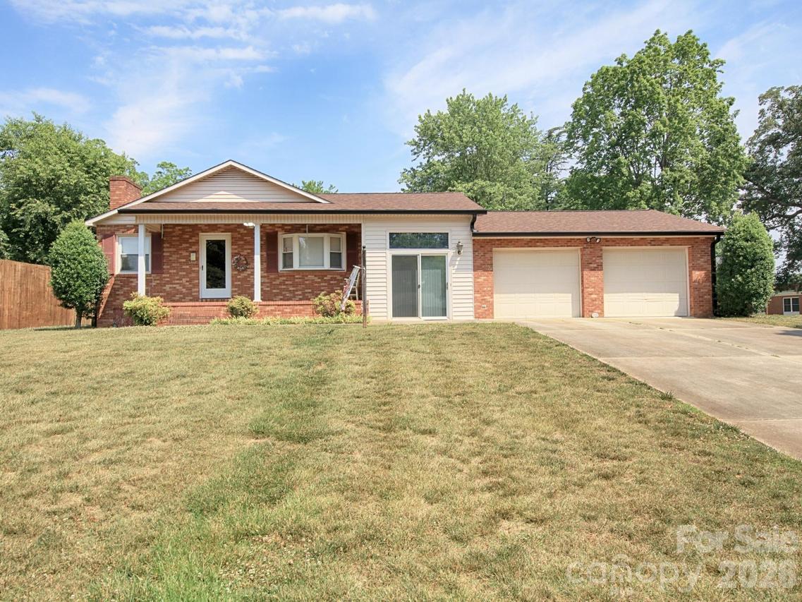 1005 Forest Park Dr., Statesville, NC 28677