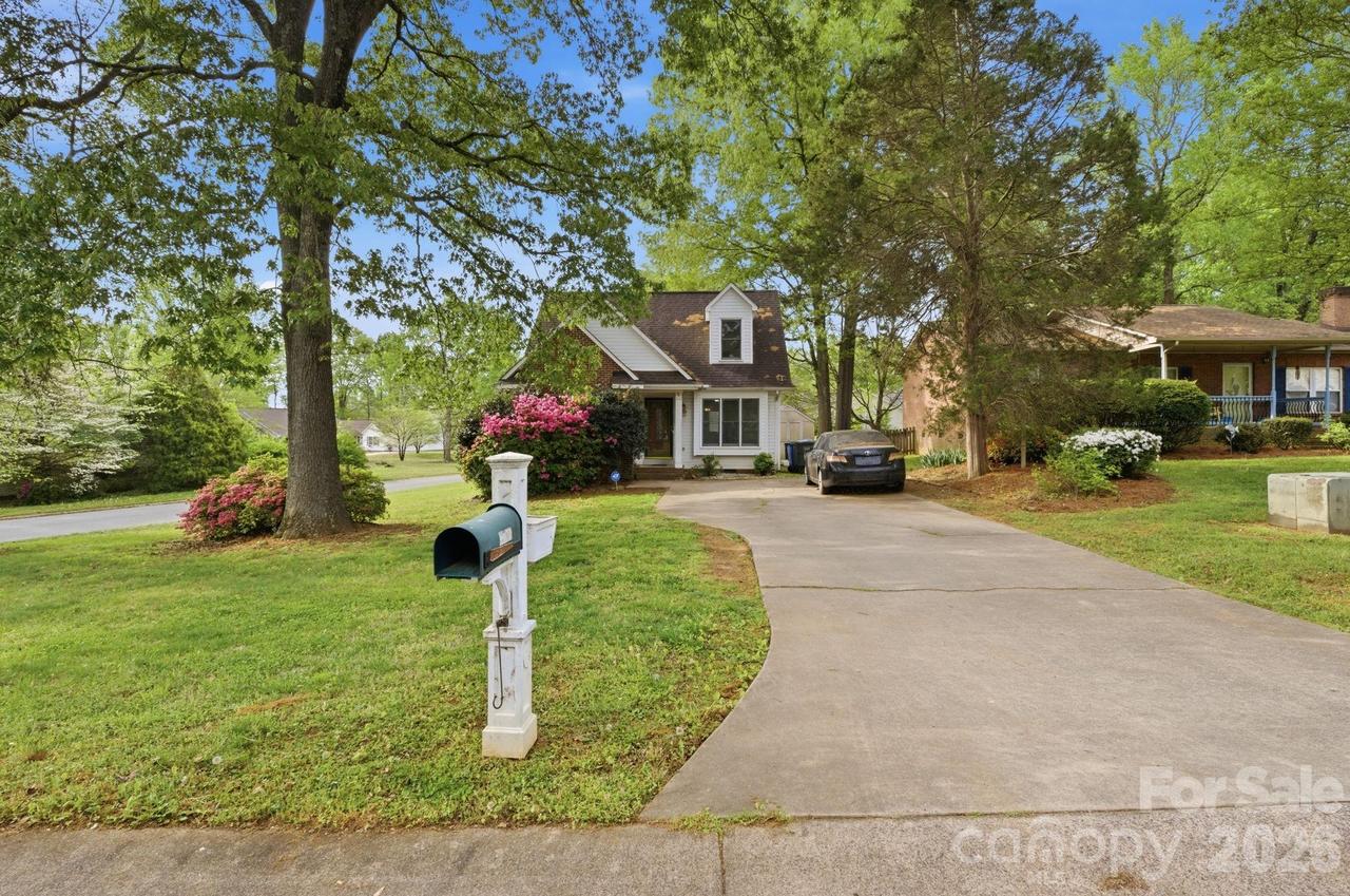 1720 Hampshire Dr., Salisbury, NC 28146