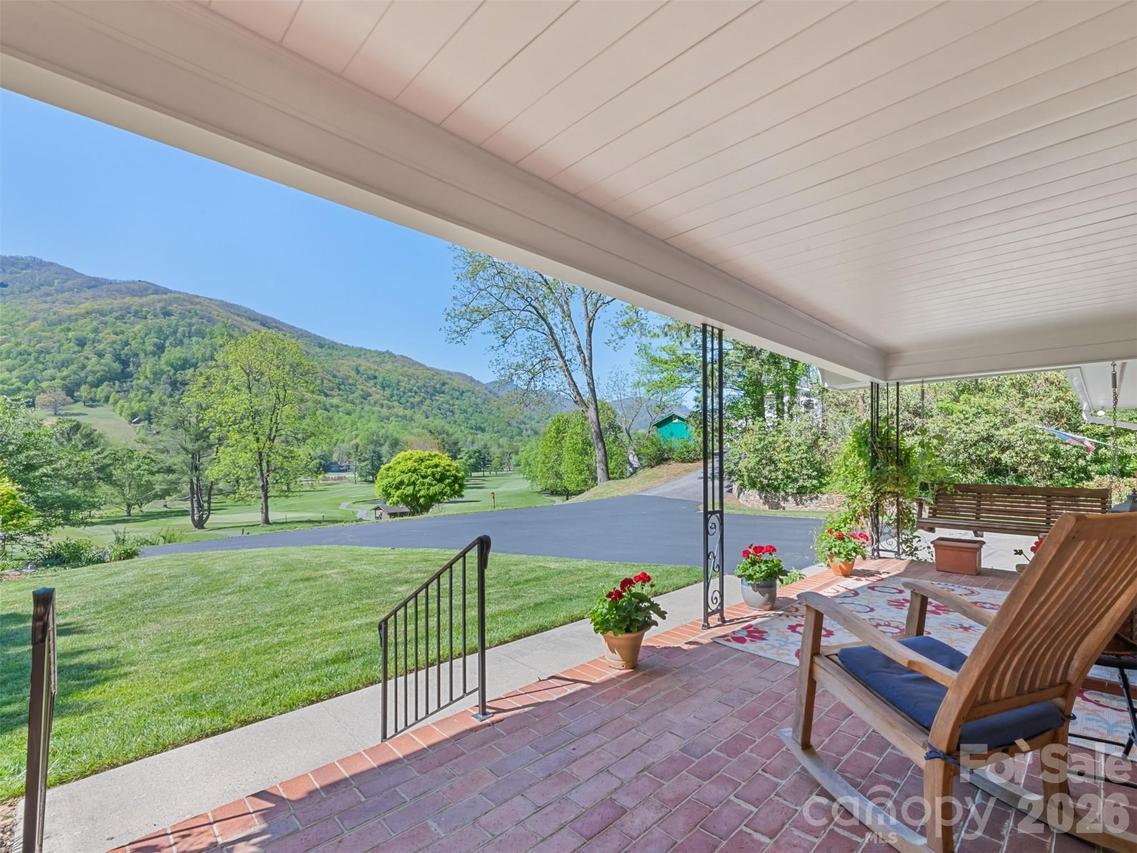 9 Golfview Dr., Maggie Valley, NC 28751