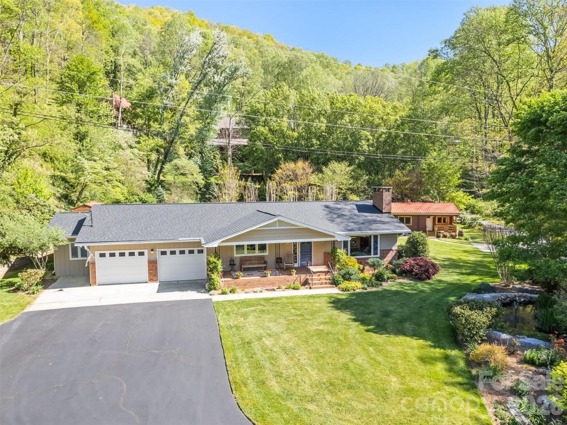 9 Golfview Dr., Maggie Valley, NC 28751