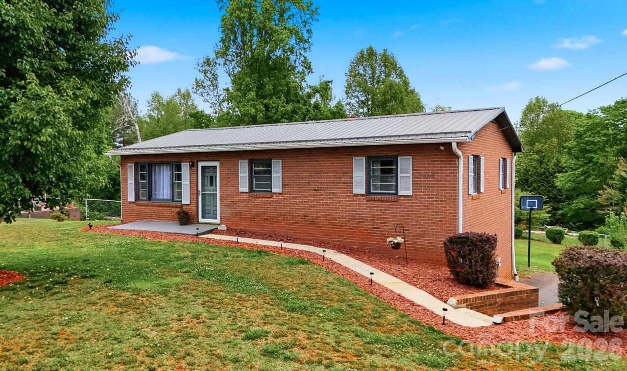 2532 Old Trenton Pl., Lenoir, NC 28645