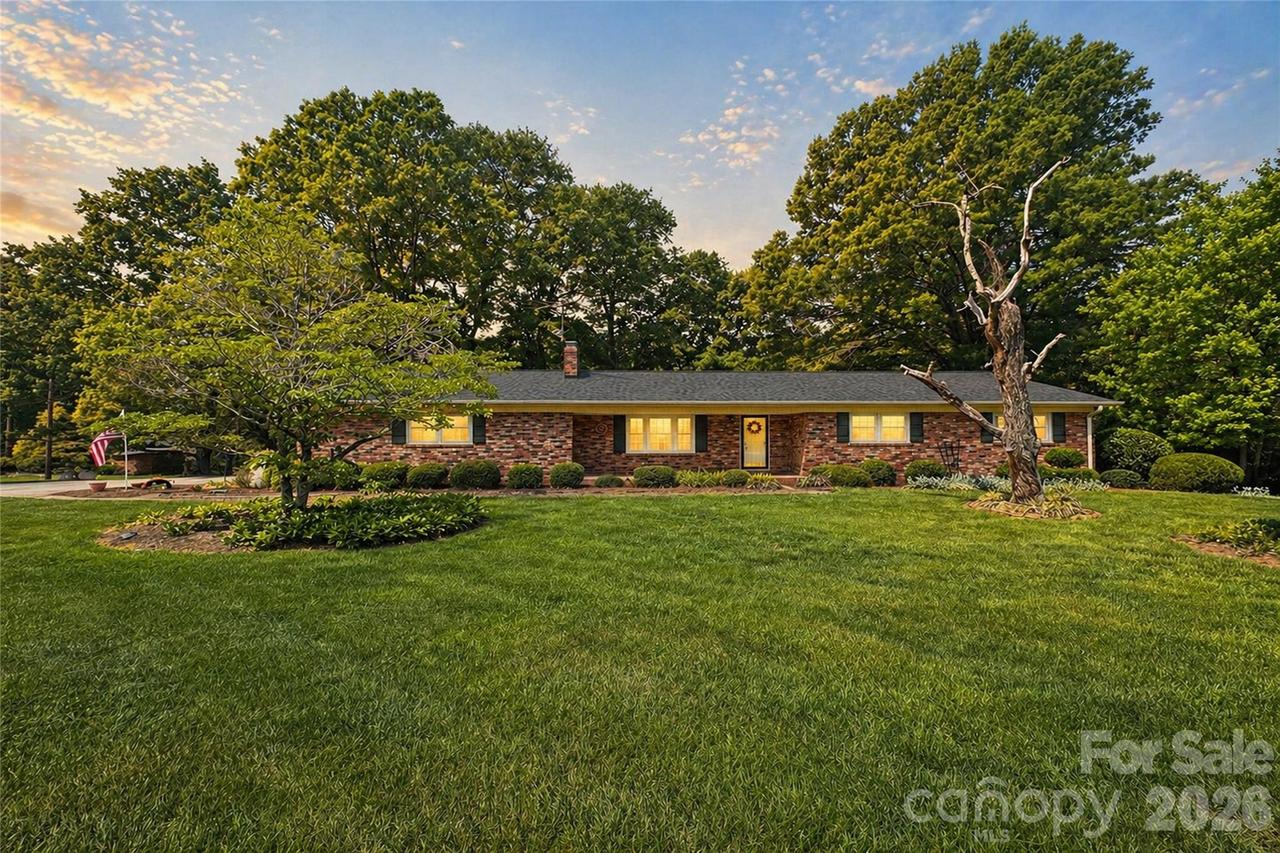 270 Lewis Ferry Rd., Statesville, NC 28677