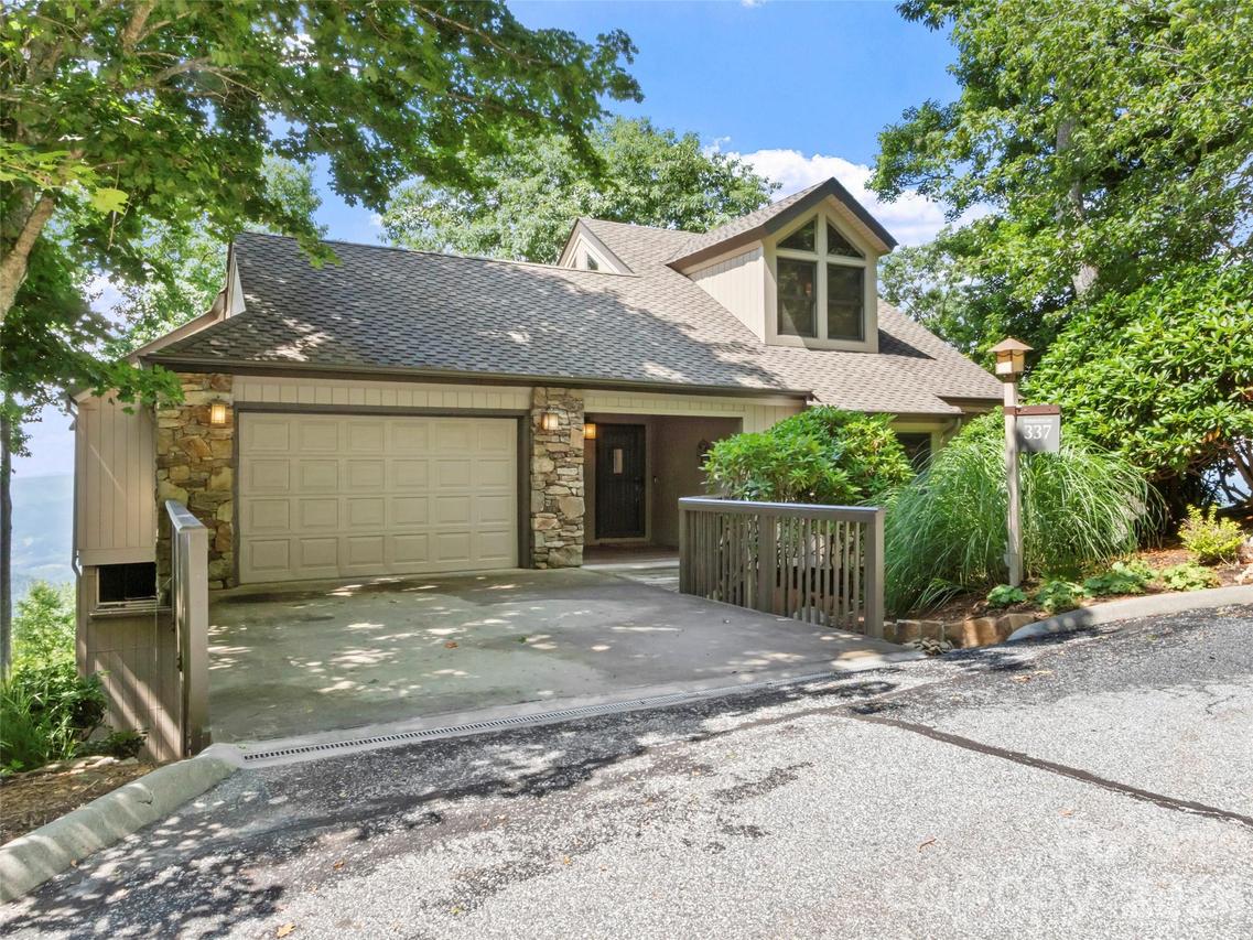 337 Rhododendron Ln., Burnsville, NC 28714