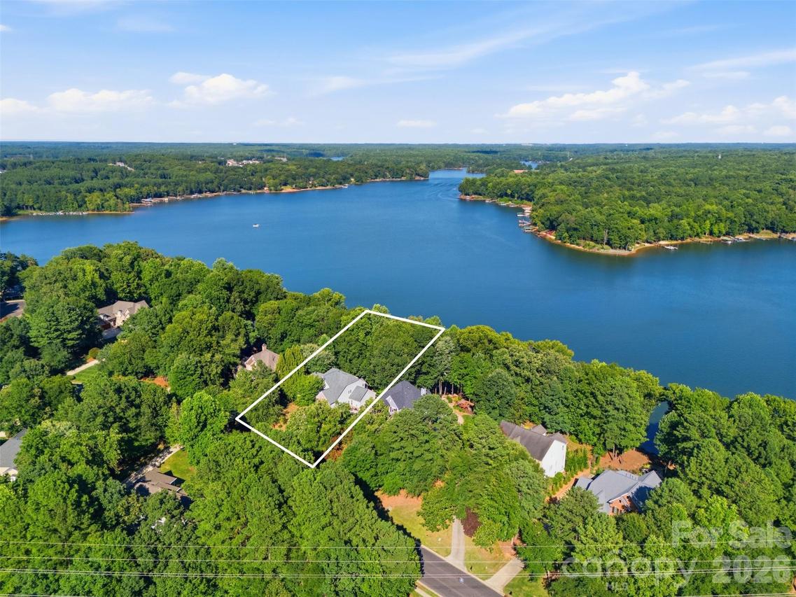 221 Whiterock Dr., Mount Holly, NC 28120