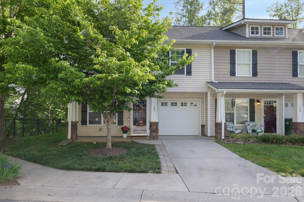 140 Thea Ln., Fletcher, NC 28732