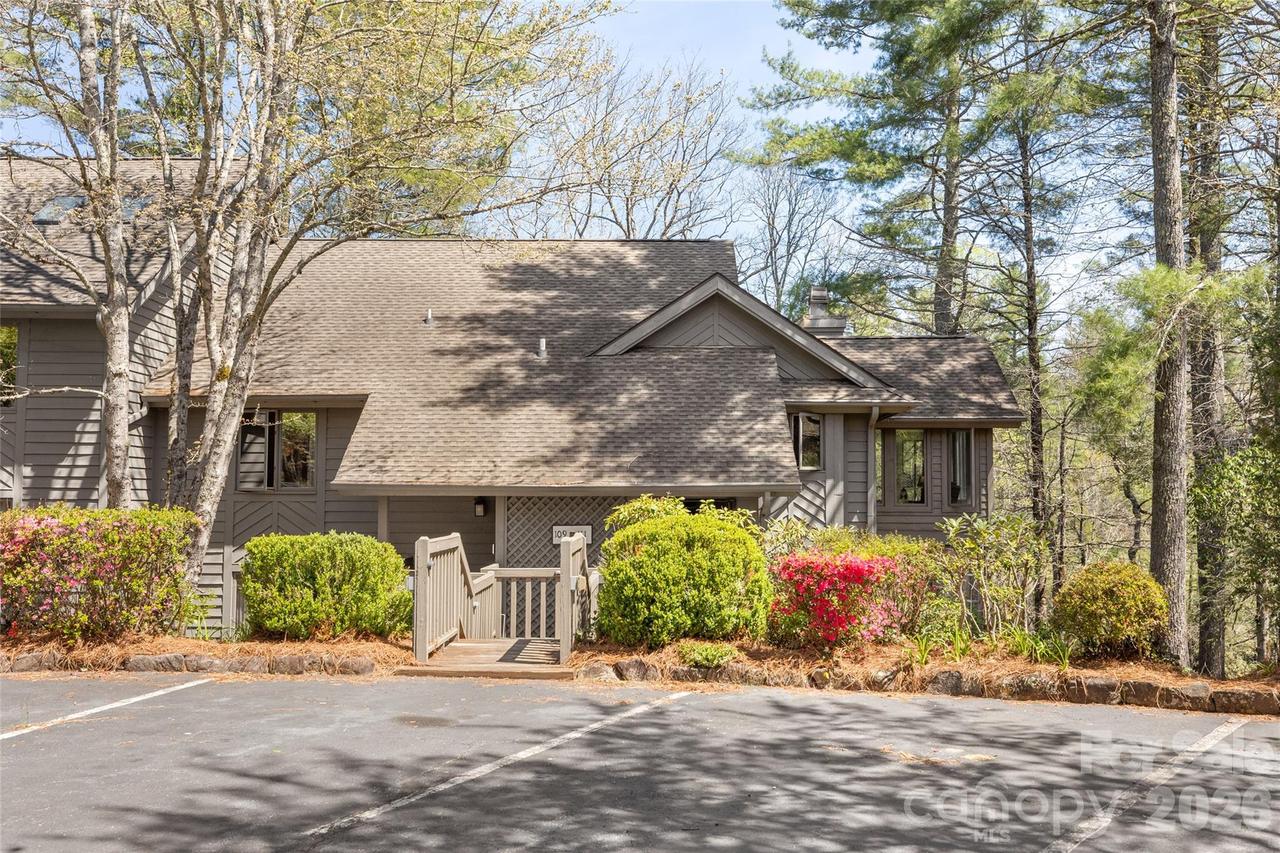 111 River Park Villas Dr., Sapphire, NC 28774