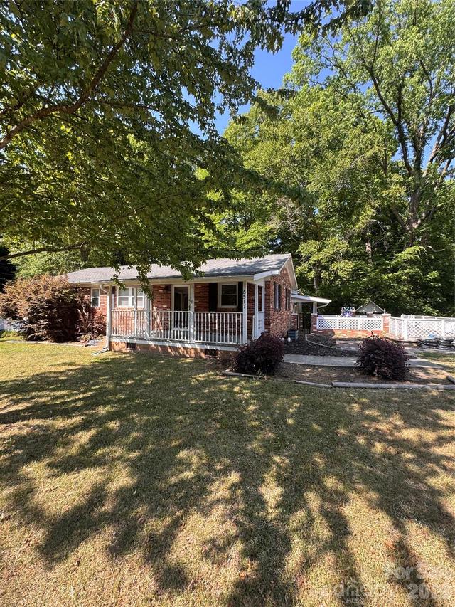 6517 Riverine Dr., Charlotte, NC 28216