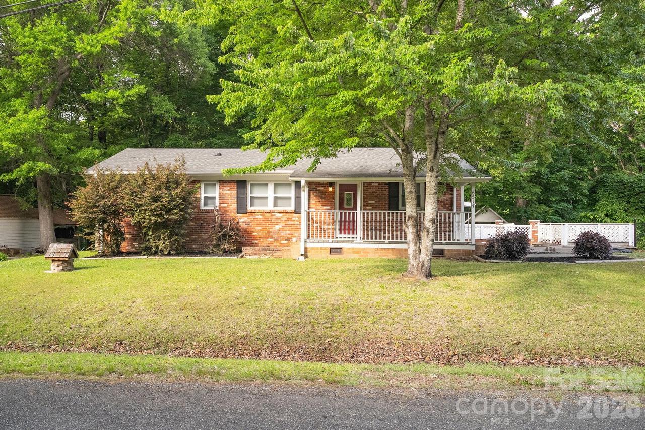 6517 Riverine Dr., Charlotte, NC 28216