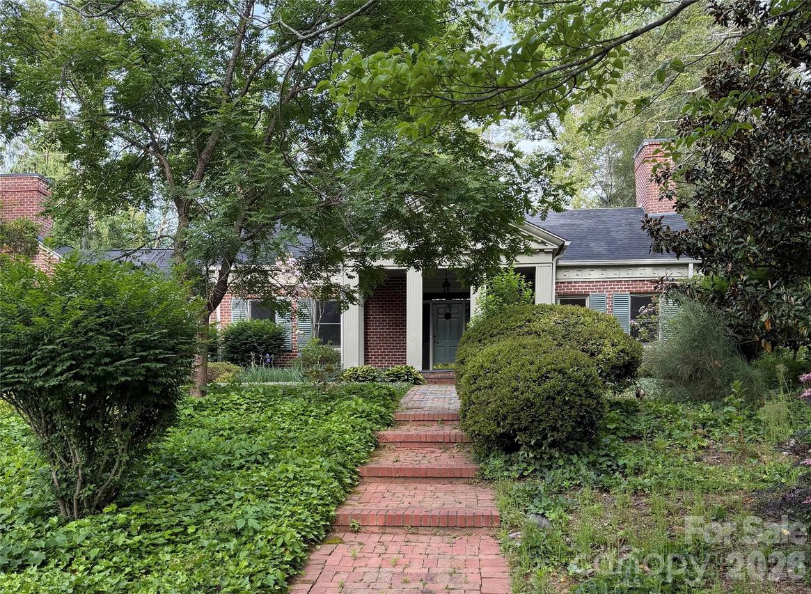 109 Stuyvesant Rd., Asheville, NC 28803