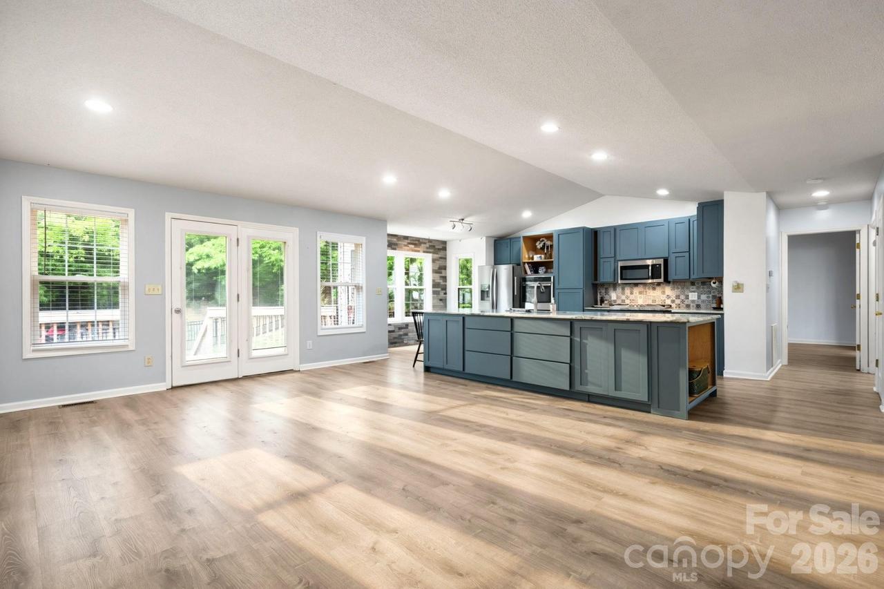 1011 Cambridge Ct., Lenoir, NC 28645