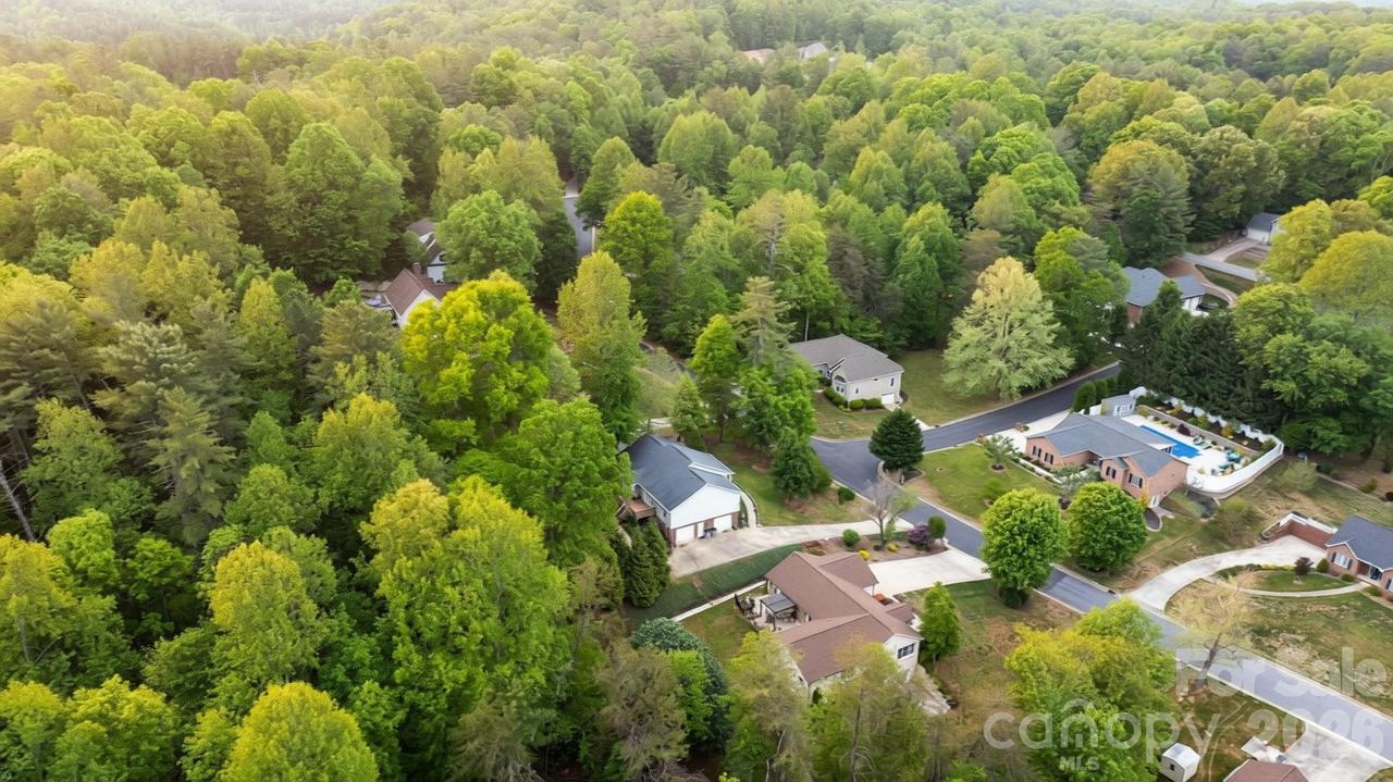 1011 Cambridge Ct., Lenoir, NC 28645
