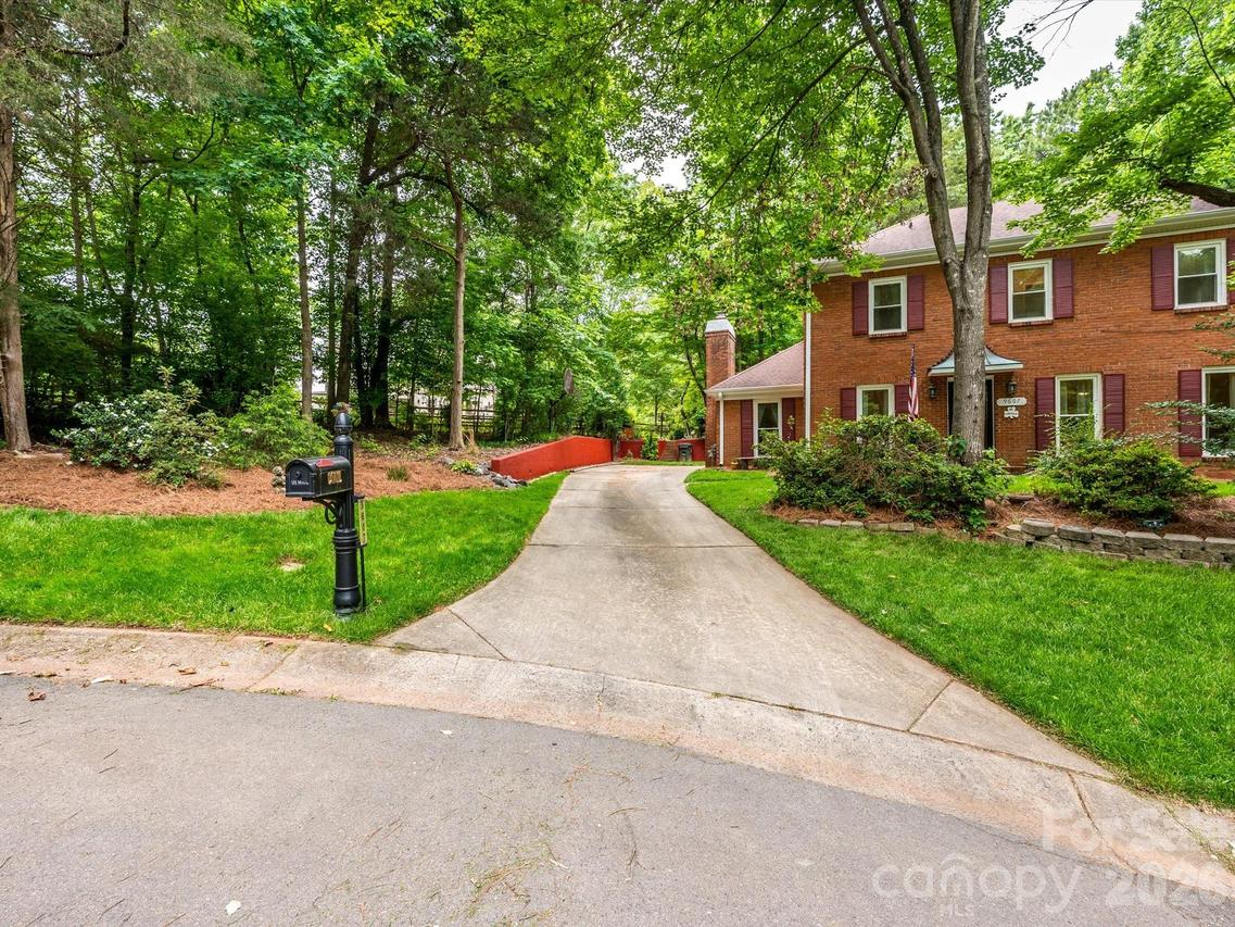 9607 Riddick Pl., Matthews, NC 28105