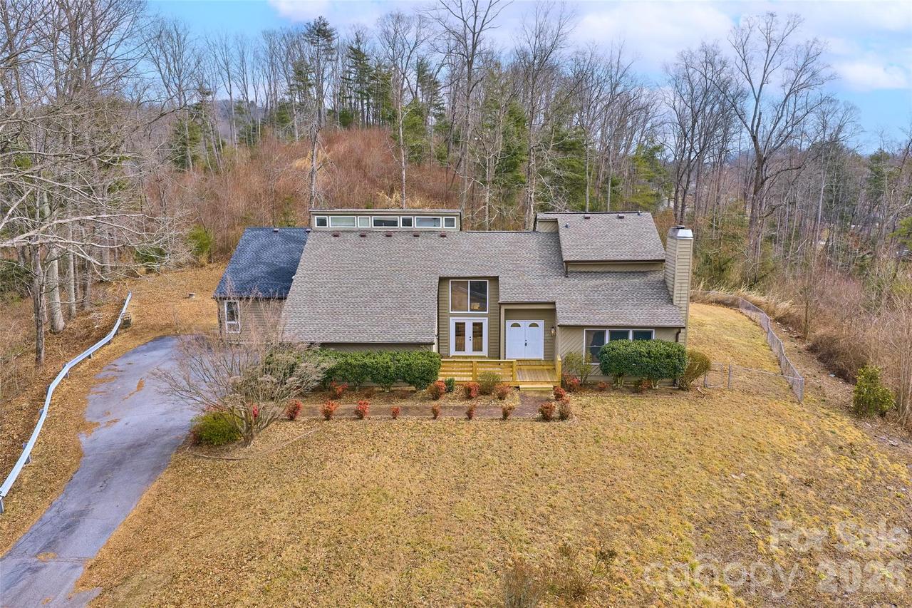 2025 Howard Gap Rd., Hendersonville, NC 28792