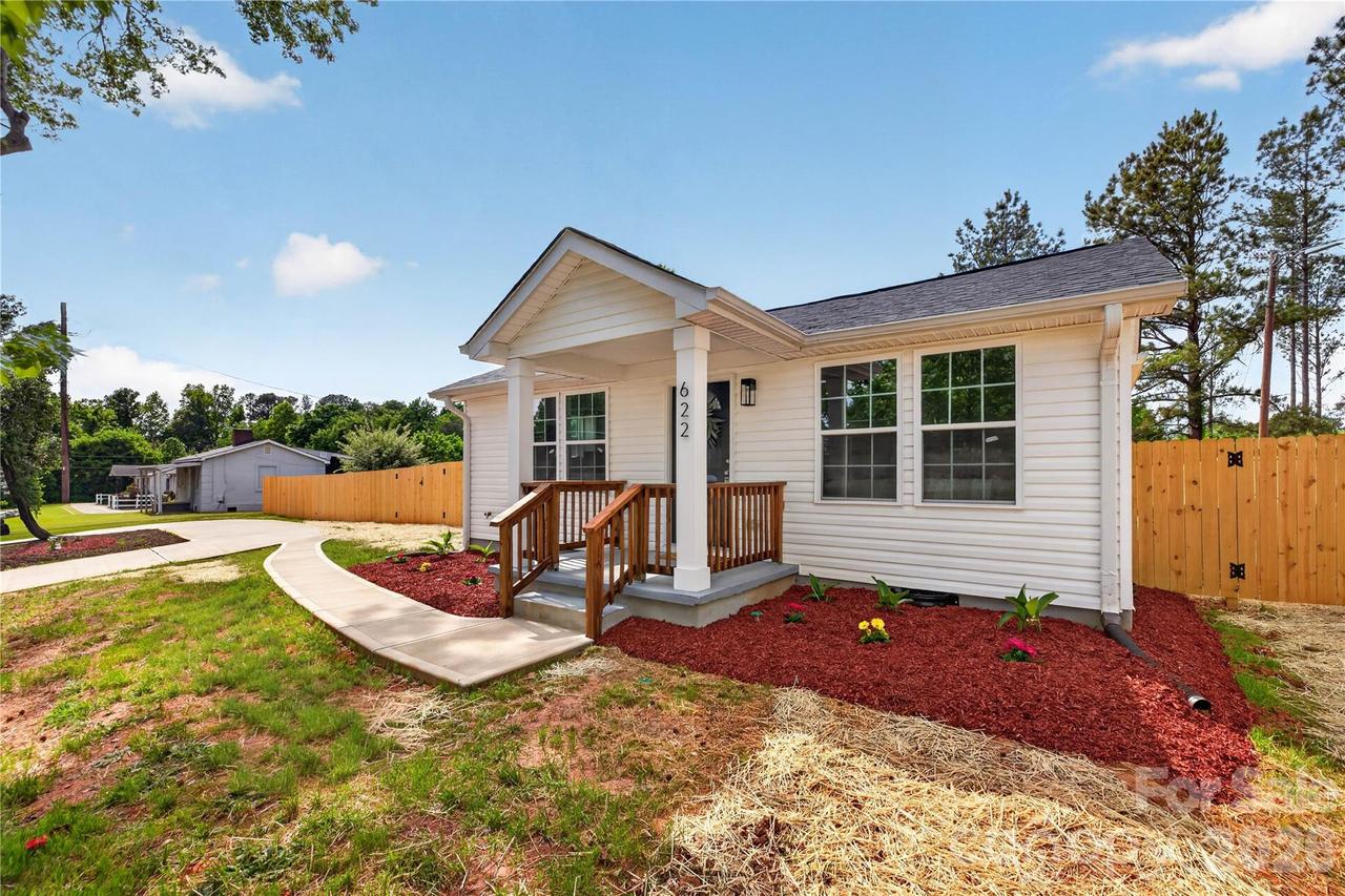 622 W Catawba Ave., Mount Holly, NC 28120