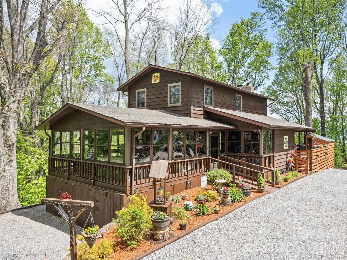 2863 Heath Peak Rd., Waynesville, NC 28785