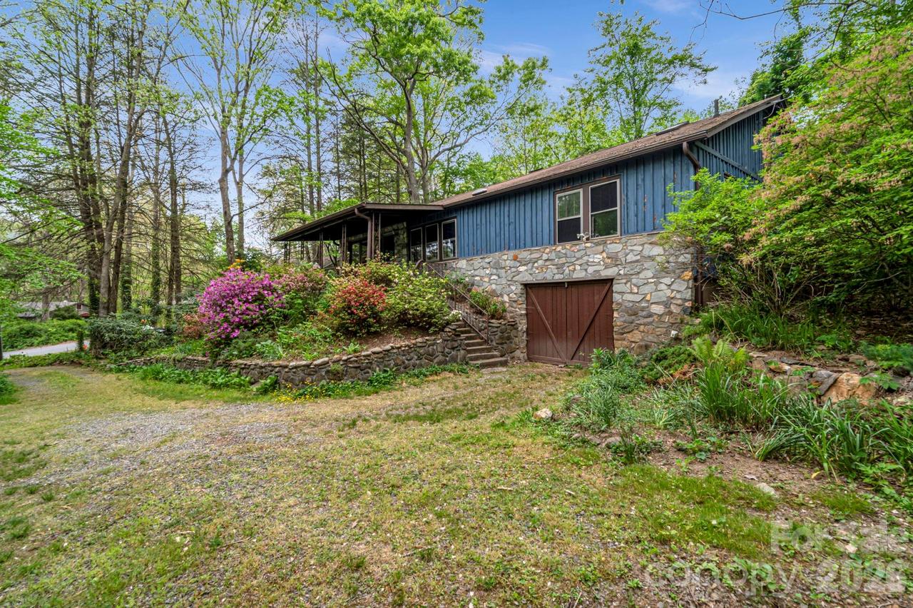 257 Pine St., Black Mountain, NC 28711