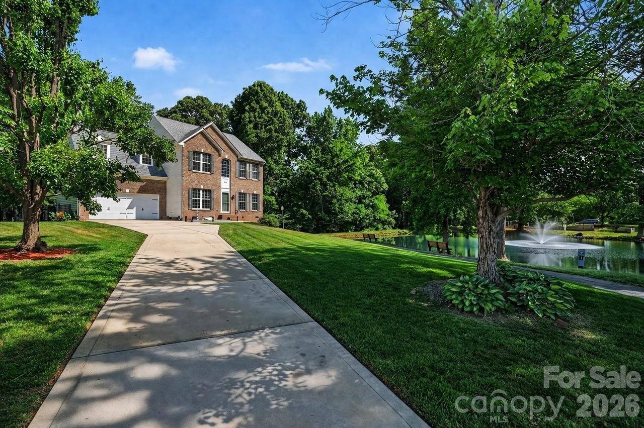 10904 Carver Pond Rd., Charlotte, NC 28269