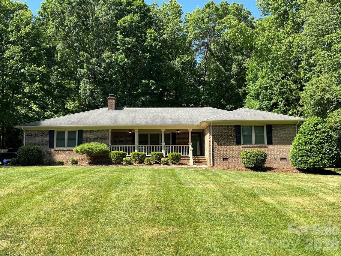 239 Hickory Lane Dr., Mount Holly, NC 28120