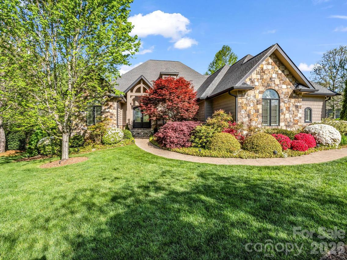 122 Founders Dr., Flat Rock, NC 28731