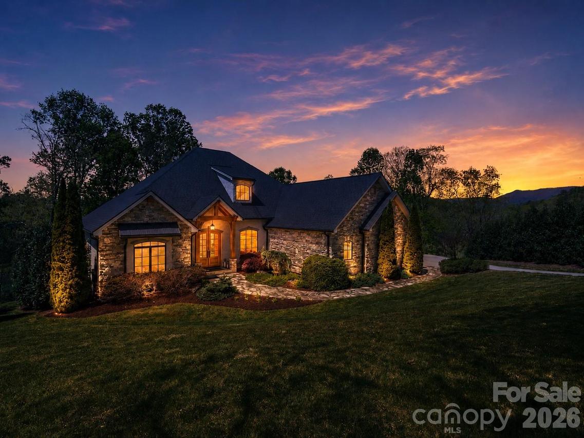 28 Falling Star Ct., Fletcher, NC 28732