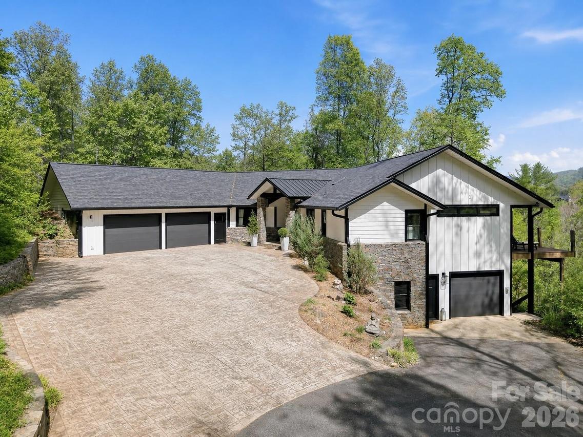 169 Pickens Rd., Weaverville, NC 28787