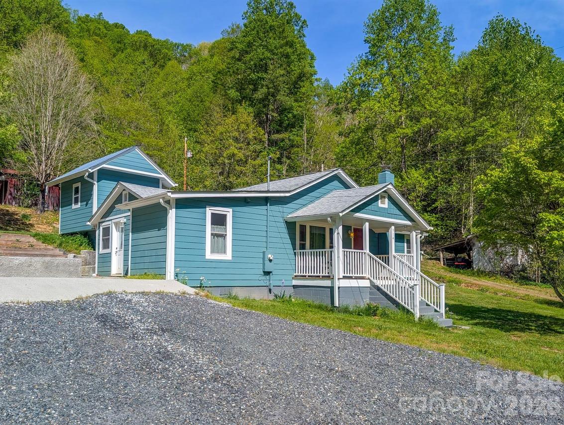 314 Byrd Creek Rd., Green Mountain, NC 28740