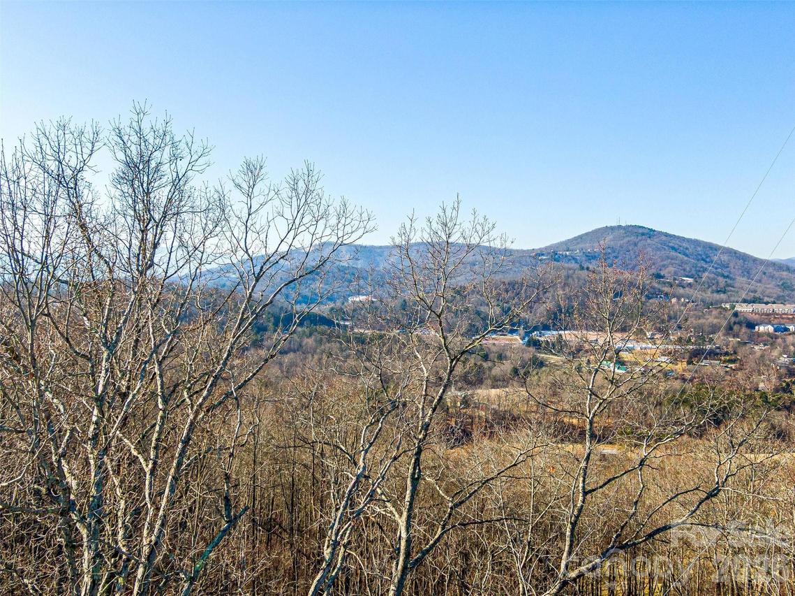 92 Chimney Crest Dr., Asheville, NC 28806
