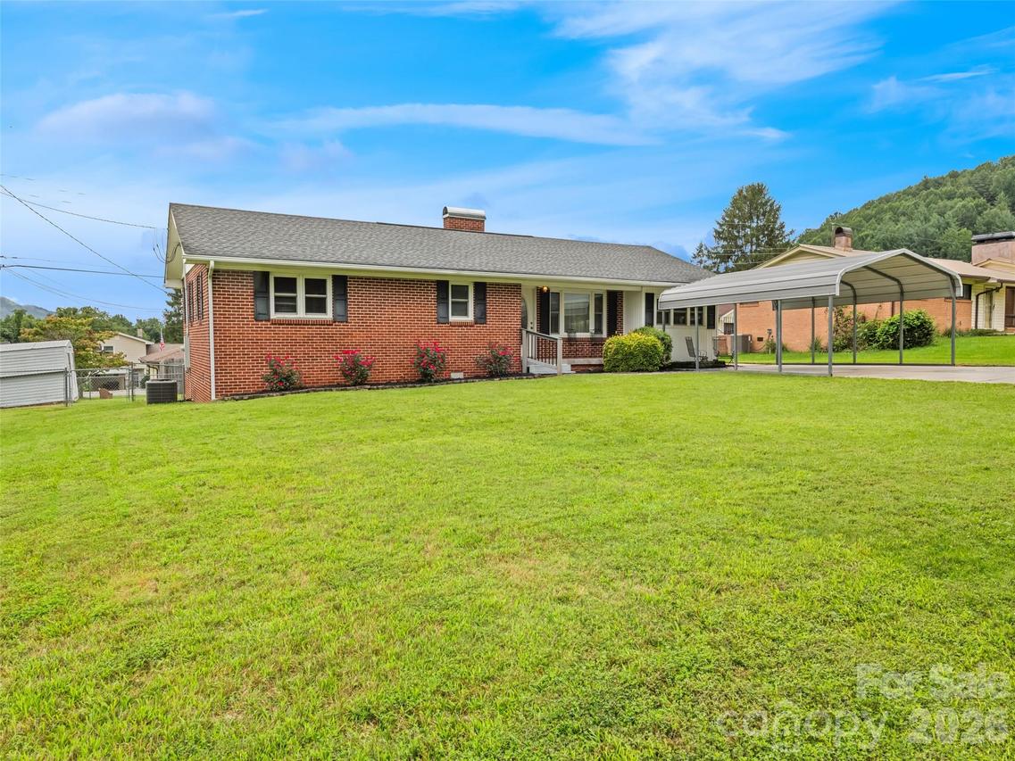 241 Grandview Cir., Waynesville, NC 28786