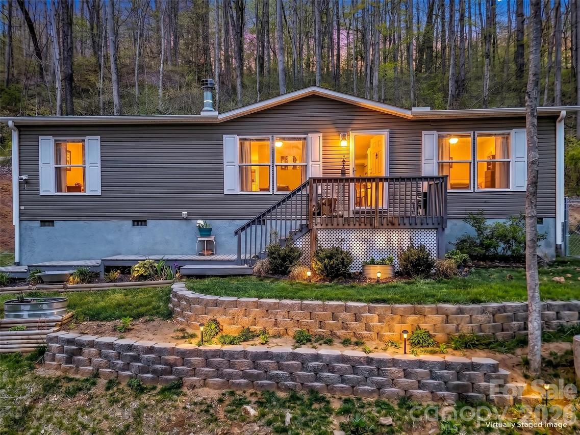 424 Arrington Acres Dr., Waynesville, NC 28786