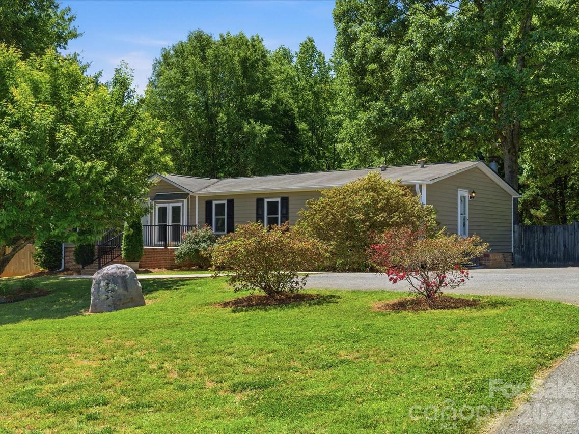 715 Dallas Spencer Mountain Rd., Dallas, NC 28034