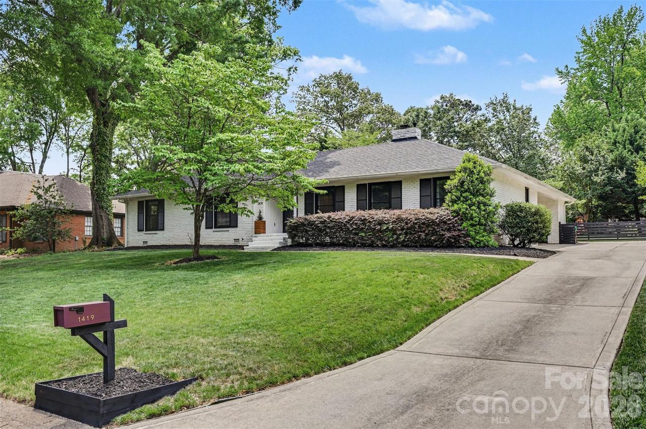 1419 Redcoat Dr., Charlotte, NC 28211