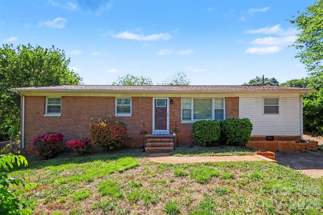 1907 Alpine Ln., Gastonia, NC 28054