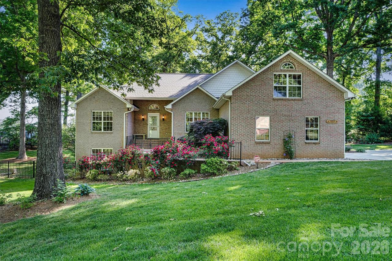 7538 Golf Course Dr., Denver, NC 28037