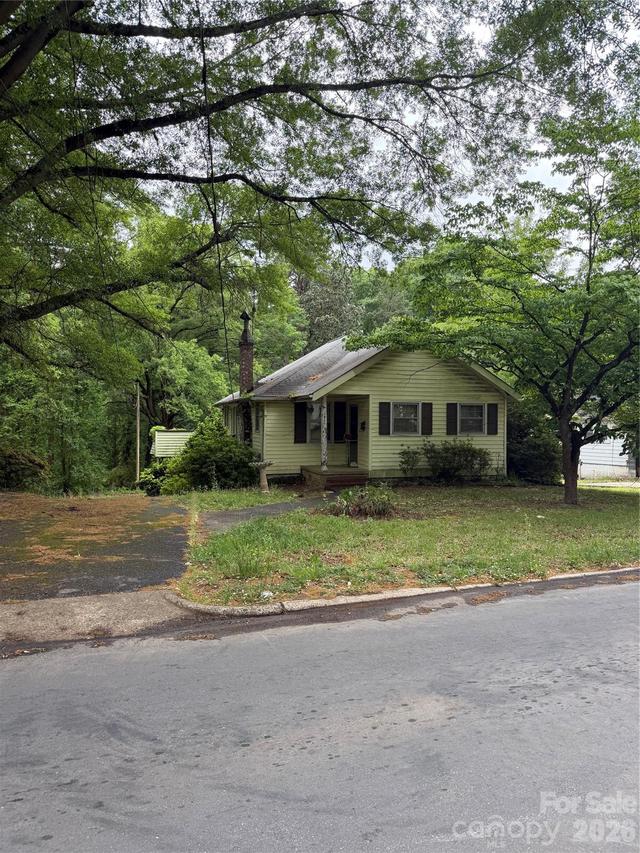 1611 W Fifth Ave., Gastonia, NC 28052