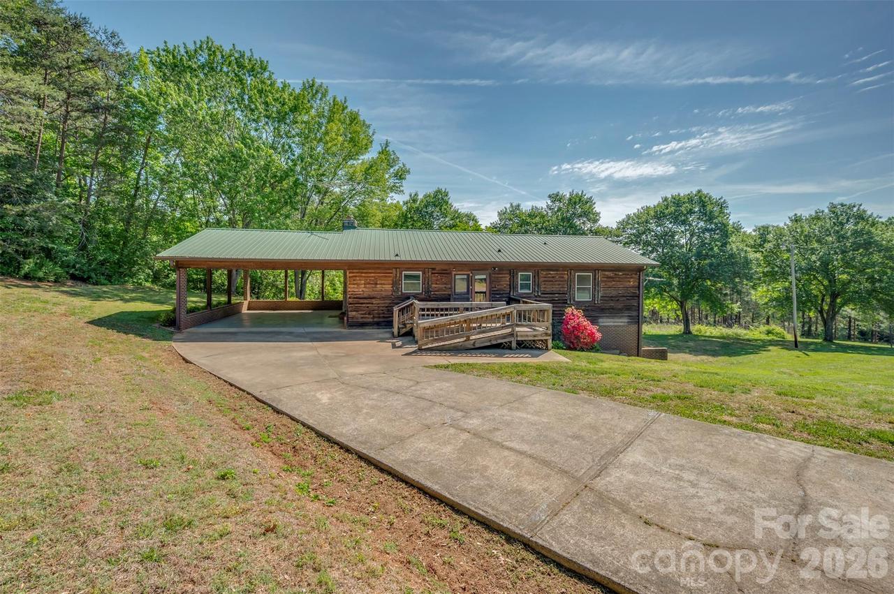 184 Clelo Dr., Casar, NC 28020
