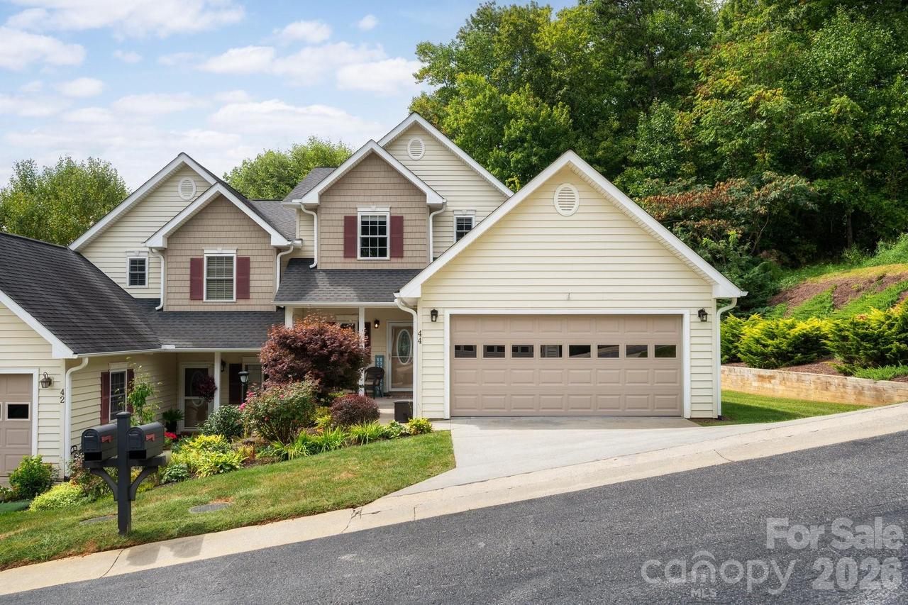 44 Viera Dr., Swannanoa, NC 28778