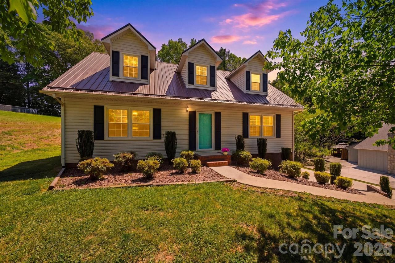 4455 Magnolia Ln., Hudson, NC 28638