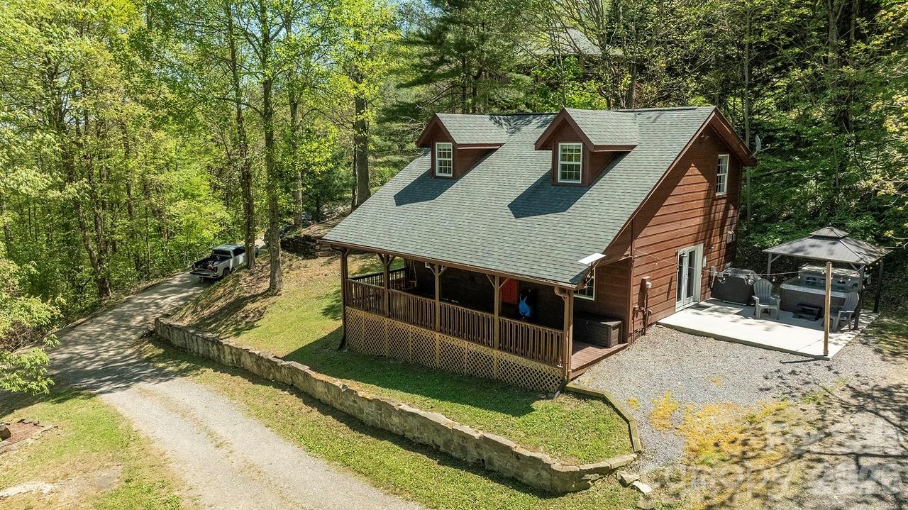 95 Lasso Ln., Waynesville, NC 28785