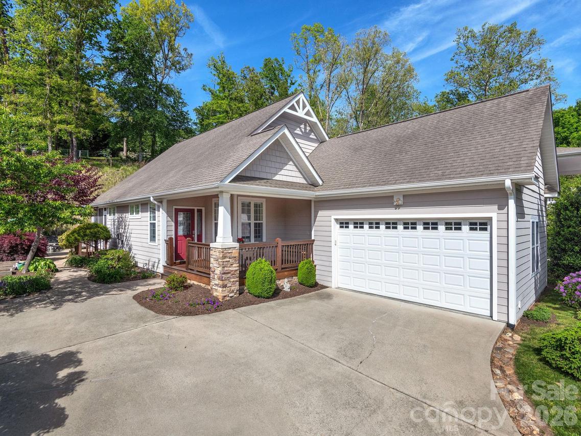 30 Banks Town Rd., Weaverville, NC 28787