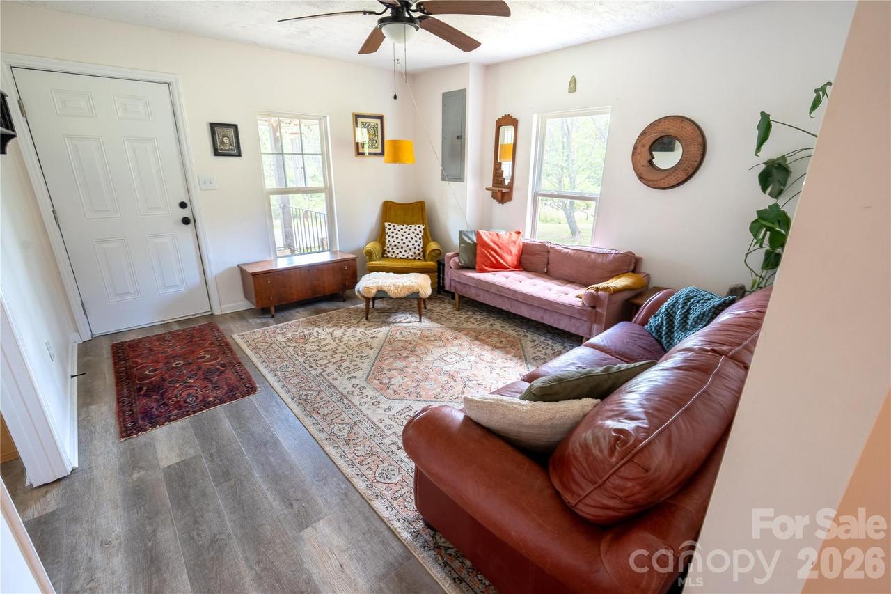974 W Us 70 Hwy., Morganton, NC 28655