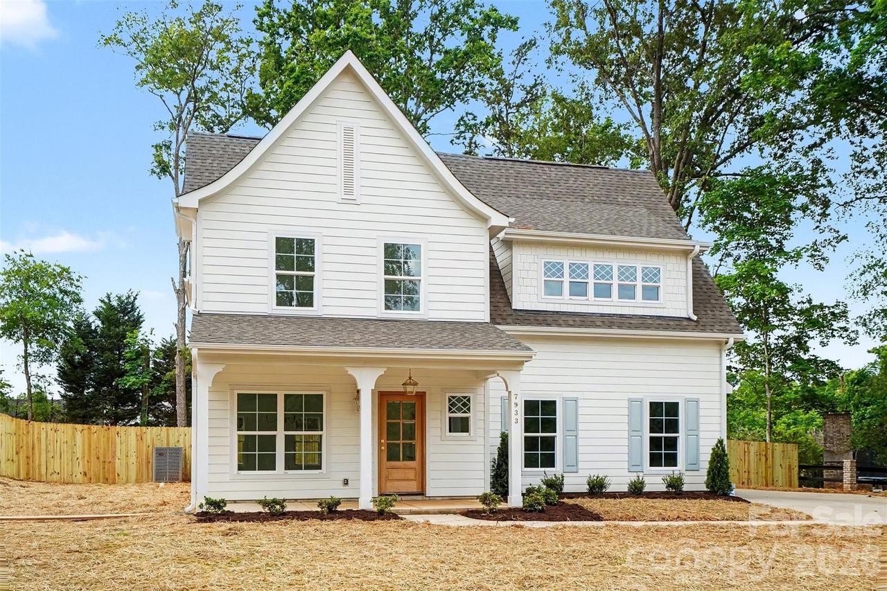 7933 Large Oak Ln., Mint Hill, NC 28227