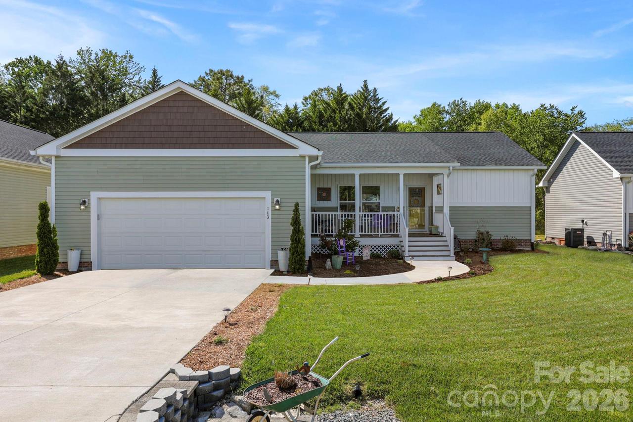 143 Beechnut Dr., Hendersonville, NC 28739