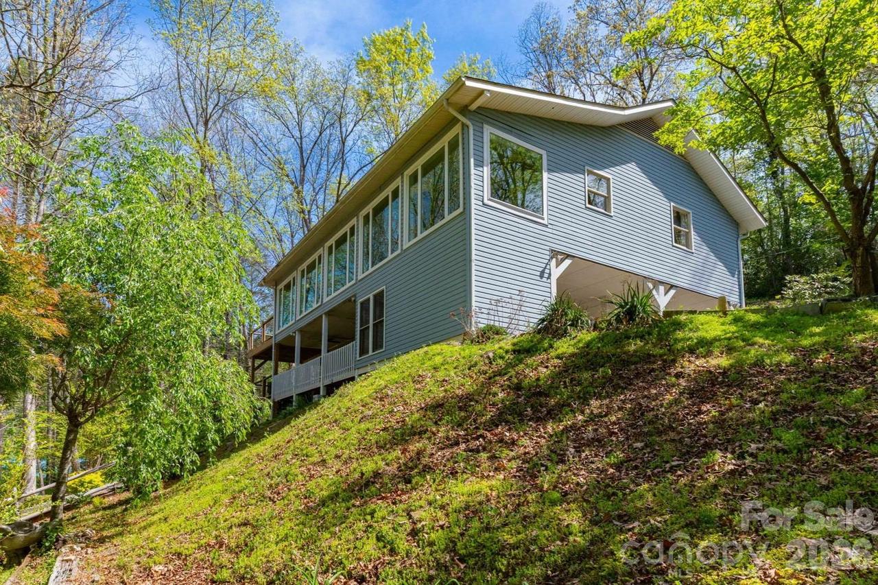 87 Medley Dr., Waynesville, NC 28785