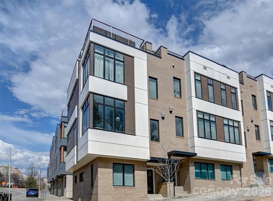 1 Bauhaus Ct., Asheville, NC 28801